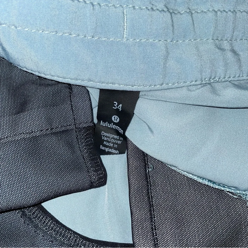 Lululemon shorts size 34 - Picture 4 of 11